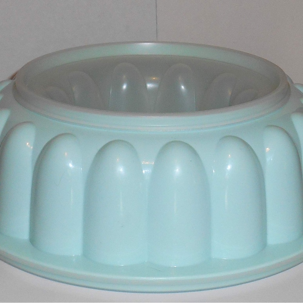 Tupperware jelly mold